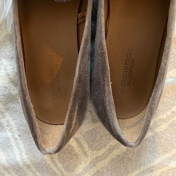 American eagle suede flats size 6 taupe VEGAN - Picture 3 of 4